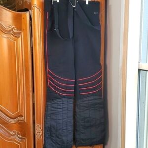 Nens snowpants with suspenders. Size 34L. By Snugler, black with red trim.‎